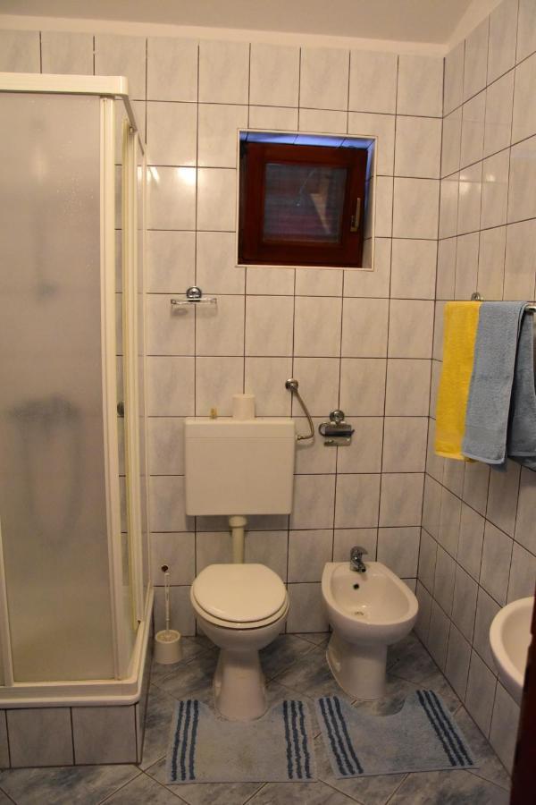 Apartments Zana Vir Exteriör bild